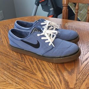 Nike SB Zoom Janoski Canvas Men’s Skate Shoe